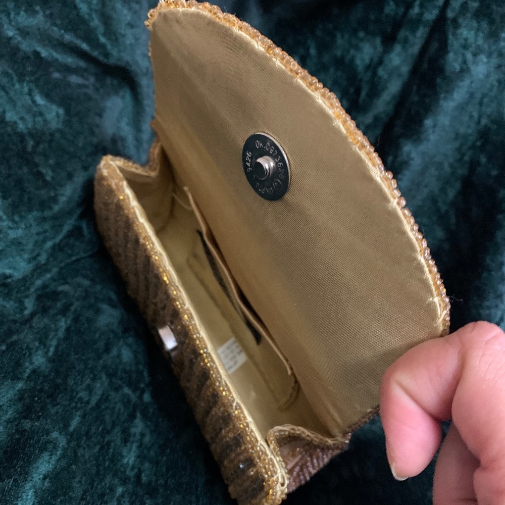 Gold Purse - Picture 3 of 4